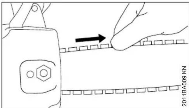 STIHL MS 151 C - Contrôle de la tension de la chaine - 1