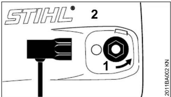 STIHL MS 151 C - Smontare il coperchio rocchetto catena - 1