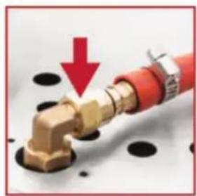 Cobb Premier+ gas - Disconnecting the gas hose from the grill - 1