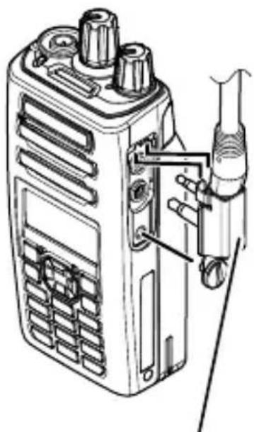 KENWOOD NX3400 - Installation du haut-parleur et microphone (en OPTION) ou le CASQUE téléphonique - 1