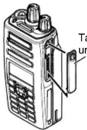 KENWOOD NX3200 - INSTALACIÓN DE LA TAPA SOBRE EL CONECTOR UNIVERSAL - 1