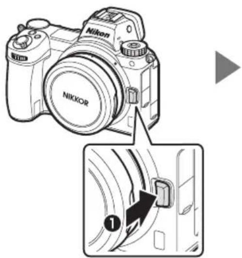 NIKON NIKKOR Z 26mm f2.8 - Maintenez appuyée la commande de déverrouillage de l'objectif (1) tout en tournant l'objet dans le sens indiqué (2). - 1