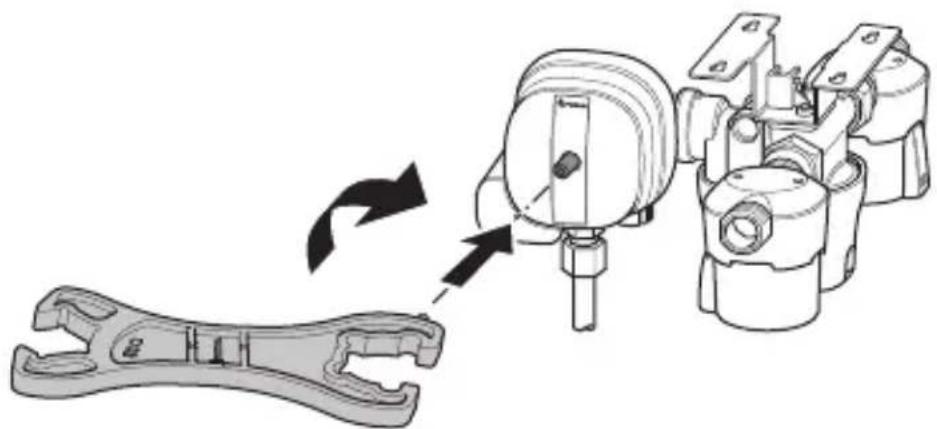 TRUMA DuoControl CS - Resetting the reset button - 1
