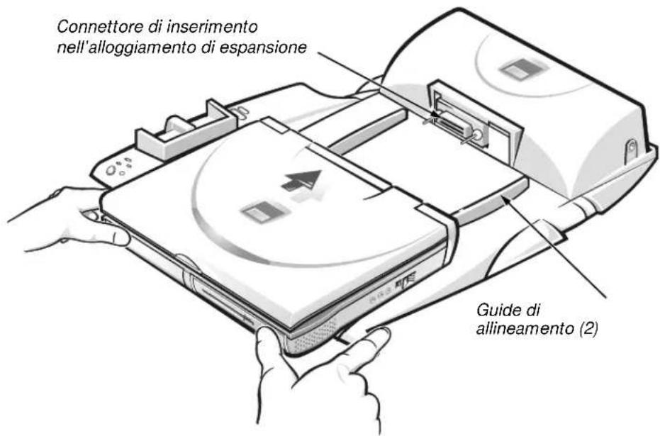 DELL Inspiron 8200 - AVVISO: l'inserimento completo del computer nell'APR senza agganciare le guide di allineamento può danneggiare in modo irreparabile il connettore di inserimento nell'alloggiamento di espansione sul computer. - 2