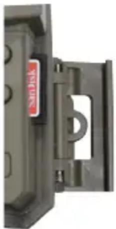 BUSHNELL Prime Trail 119932C - Einlegen der SD-Karte - 1