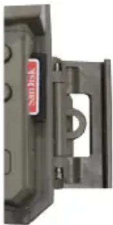 BUSHNELL Prime Trail 119932C - Insertion de la carte SD - 1