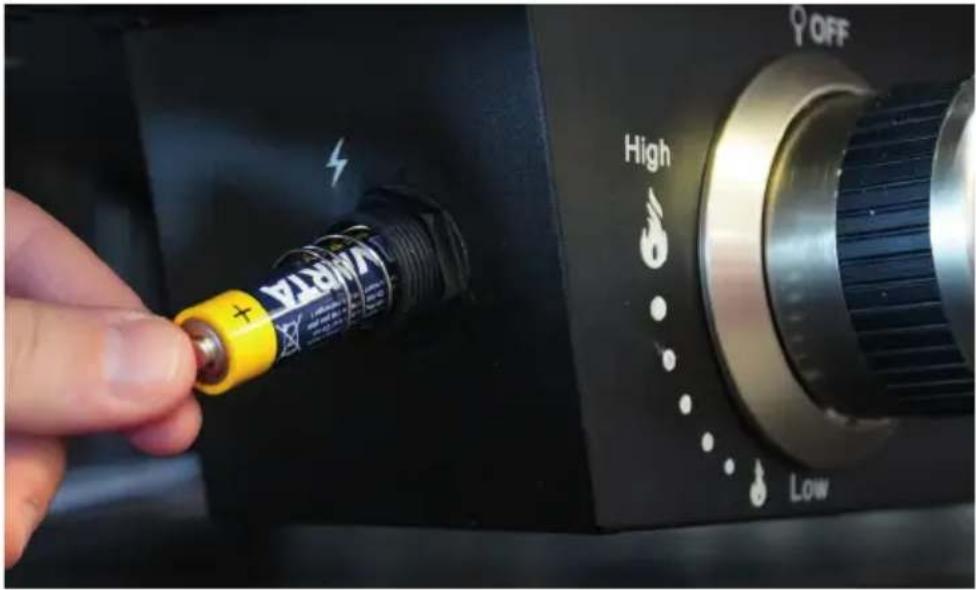 COZZE 90351 - INSERTING AND REPLACING THE BATTERY - 1