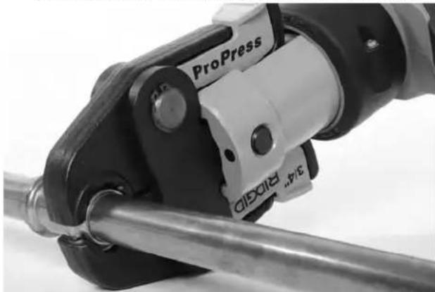 RIDGID RP 350 - Le sertissage à l'aide de mâchoires à cisaille typiques - 2