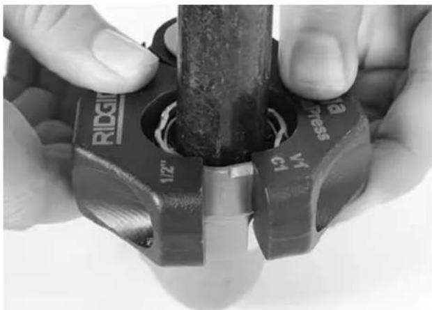 RIDGID RP 350 - Sertissage des raccords à l'aide d'un actionneur et de bagues de sertissage typiques - 1