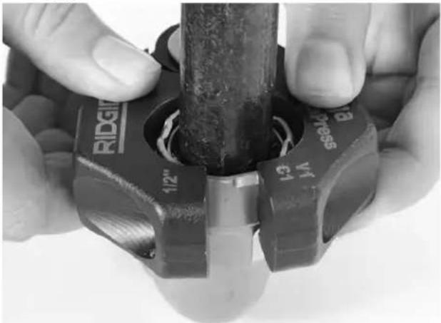 RIDGID RP 350 - Pressing A Fitting With Typical Actuator And Press Ring Set - 1