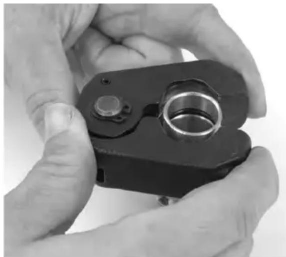 RIDGID RP 240 - Pressing A Fitting With Typical Actuator And Press Ring Set - 1