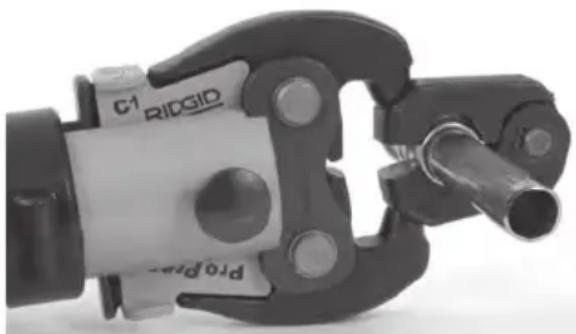 RIDGID RP 240 - Pressen eines Fittings mit typischer Ringbacke und Pressringsatz - 2
