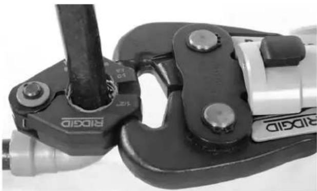 RIDGID RP 351 - Pressing A Fitting With Typical Actuator And Press Ring Set - 2