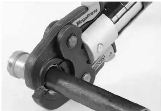 RIDGID RP 342XL - Pressing A Fitting With Typical Scissor Jaws - 1