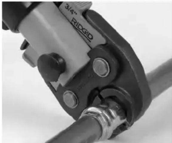 RIDGID RP 241 - Le sertissage à l'aide de mâchoires à cisaille typiques - 1