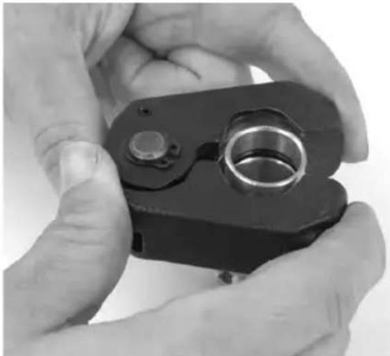 RIDGID RP 241 - Pressing A Fitting With Typical Actuator And Press Ring Set - 1