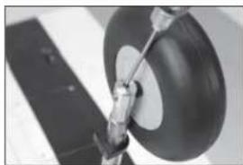 Hangar 9 P47D Thunderbolt 20cc - □ MONTAGE DES QUERRUDERS - 38