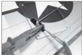 Hangar 9 P47D Thunderbolt 20cc - INSTALLATION DES KLAPPEN-SERVOS - 1
