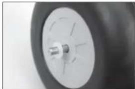 Hangar 9 P47D Thunderbolt 20cc - INSTALLATION DU TRAIN FIXE - 6