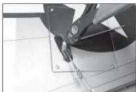 Hangar 9 P47D Thunderbolt 20cc - INSTALLATION DE L'AILERON - 21