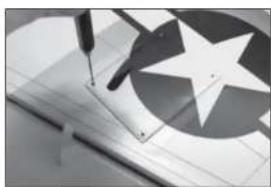Hangar 9 P47D Thunderbolt 20cc - INSTALLATION DE L'AILERON - 12
