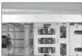 Hangar 9 P47D Thunderbolt 20cc - ☐ ELEVATOR AND RUDDER SERVO INSTALLATION - 10