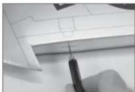 Hangar 9 P47D Thunderbolt 20cc - INSTALLATION DE L'AILERON - 1