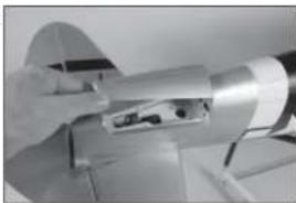Hangar 9 P47D Thunderbolt 20cc - ☐ INSTALLATION DE L'ENSEMBLE DE ROUE DE119. QUEUE - 1
