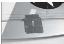 Hangar 9 P47D Thunderbolt 20cc - INSTALLATION DE L'AILERON - 7