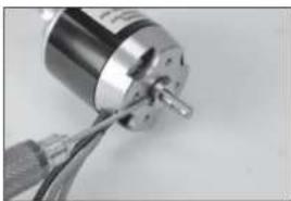 Hangar 9 P47D Thunderbolt 20cc - INSTALLATION VON STABILISATOR UND EITENRUDER - 31