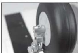 Hangar 9 P47D Thunderbolt 20cc - □ MONTAGE DES QUERRUDERS - 48