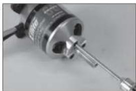 Hangar 9 P47D Thunderbolt 20cc - INSTALLATION VON STABILISATOR UND EITENRUDER - 32