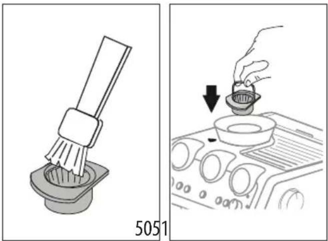 DELONGHI La Specialista Maestro EC9865M - Myllyjen puhdistus - 2