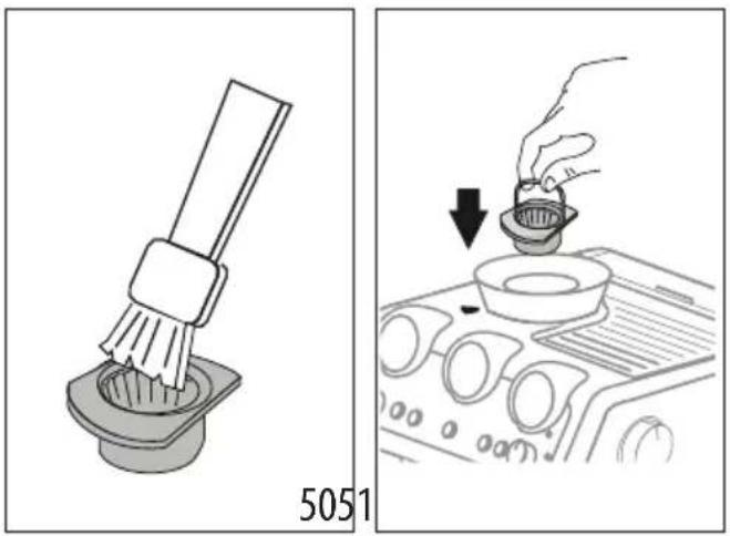 DELONGHI La Specialista Maestro EC9865M - Cleaning the burr - 2