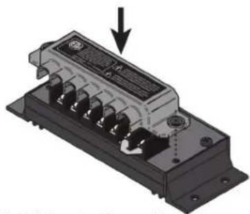 Morningstar SunSaver SS20L - Schritt 5: Montage der Klemmenblende - 2