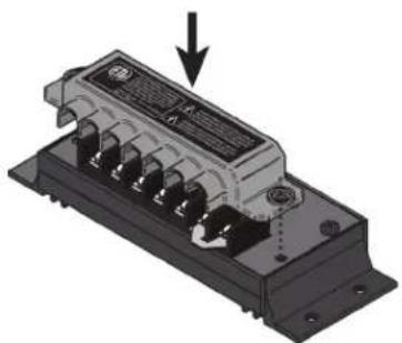 Morningstar SunSaver SS20L - Paso 5: Colocar la tapa de los terminales - 4