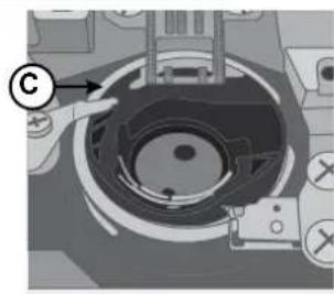 SINGER C7290Q - Limpieza bajo de la zona de la bobina - 4