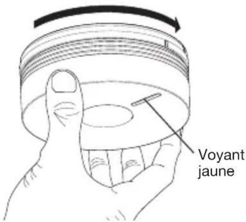 HAGER TG551A - Tourner le détecteur dans le sens des aiguilles d'une montre jusqu'à son verrouillage complet. Le voyant jaune de signalisation clignote pendant 5 s puis ensuite 1 fois toutes les 10 s, indiquant un fonctionnement normal du détecteur. - 1