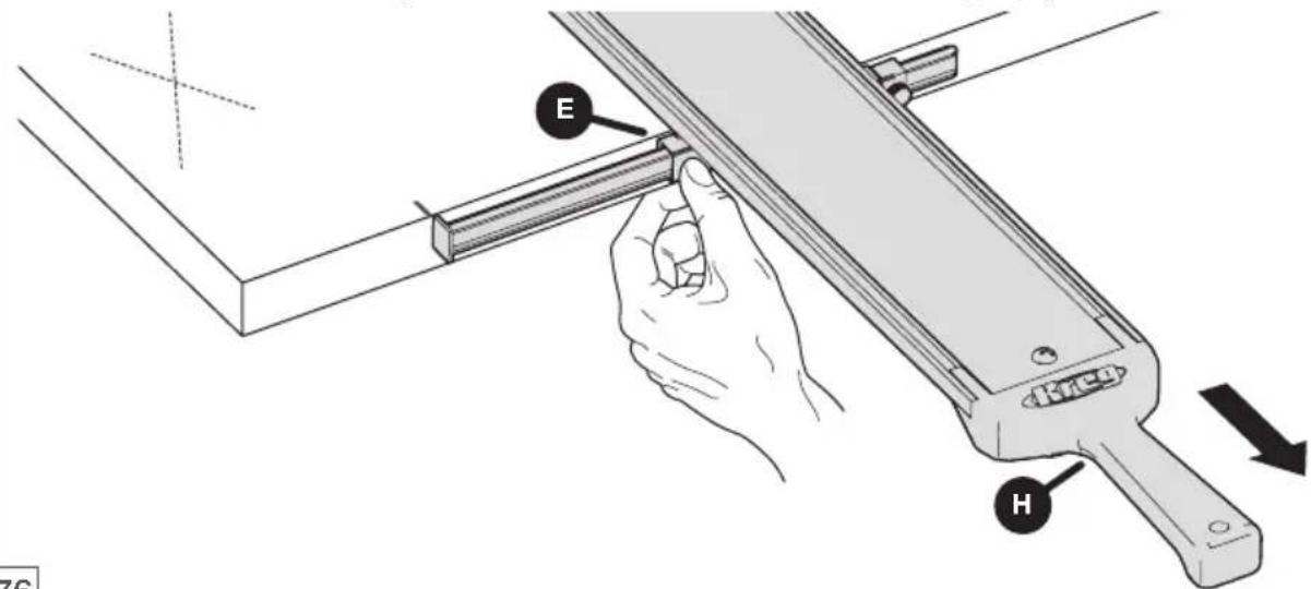 Kreg Straight Edge Guide - Sujetar la guía de borde recto en su lugar en el material - 1