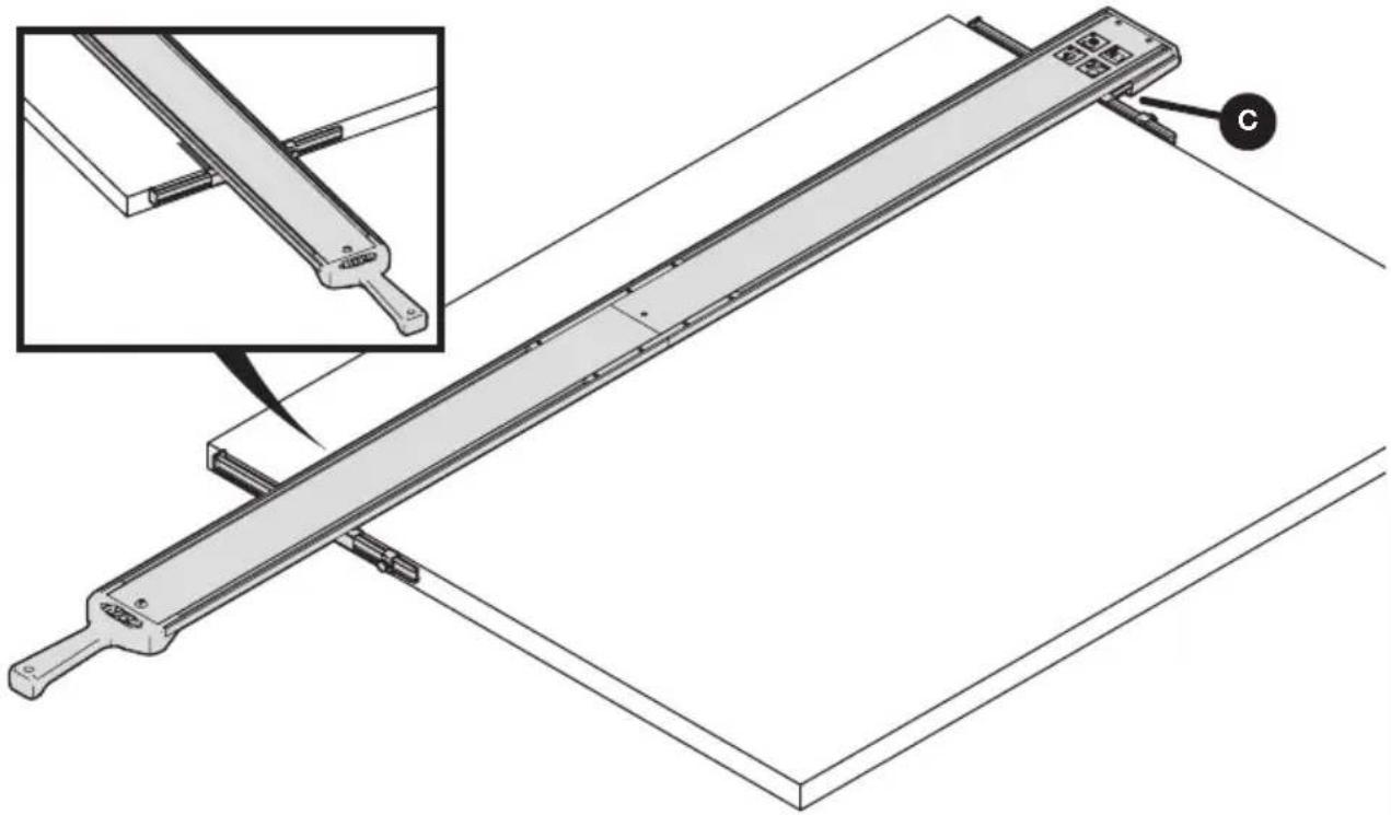 Kreg Straight Edge Guide - Atención Esta es la única vez que se debe alinear el carril guía con las marcas. - 1