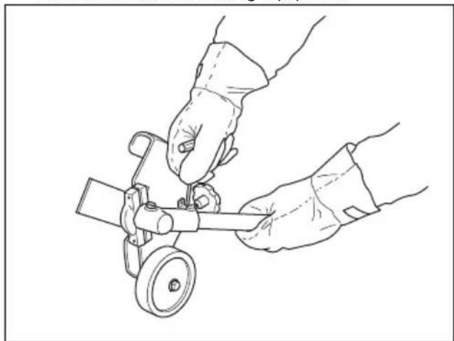 HUSQVARNA 525iECS - To cut the lawn edge - 5