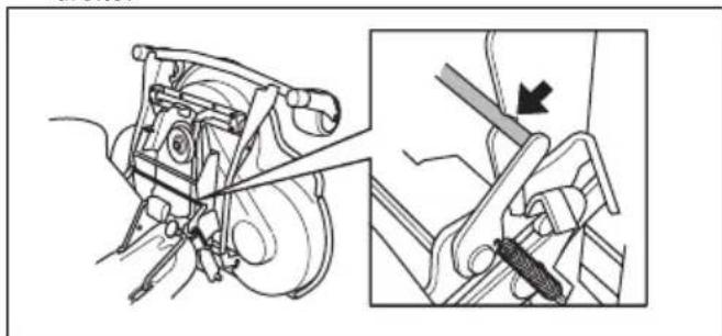 HUSQVARNA P 524X EFI - Pour mettre le carter de coupe en position de tonte - 1