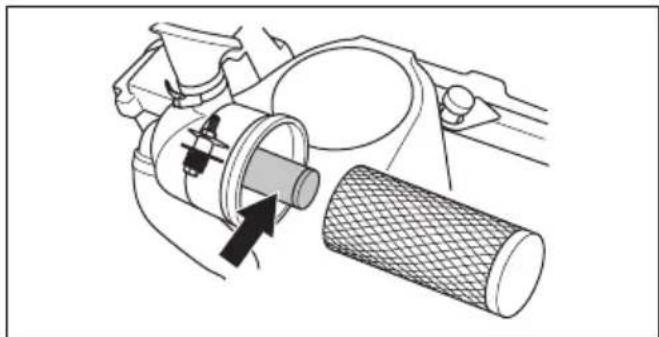 HUSQVARNA P 524X EFI - Pour nettoyer et remplacer le filtre à air - 4