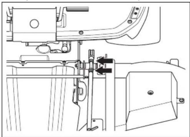 HUSQVARNA P 524X EFI - Pour régler le parallélisme du carter de coupe (C112, C122, R137) - 4