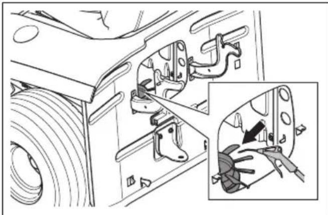 HUSQVARNA TC 114 - Pour nettoyer le ventilateur de refroidissement de la transmission - 2