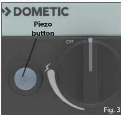 CADAC 2 Cook 3 - Lighting the appliance using the piezo - 1
