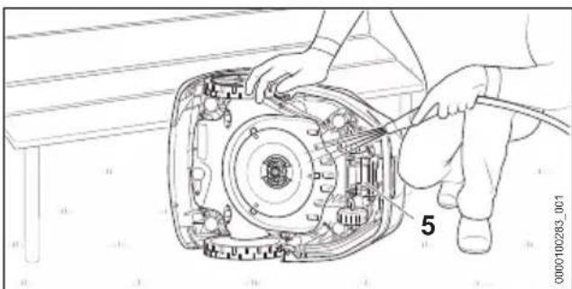 STIHL iMow 5.0 EVO - Smontaggio della docking station, del cavo di carica e dell'alimentatore - 2