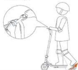 NINEBOT eKickScooter ZING C8 - Sujete el manillar firmamente con ambas manos. Colque un pie en el estribro y empece a patear con el autre pie. - 1