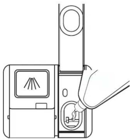 BRANDT BDB424LB - Remplissage du bac à produit de rinçage - 2