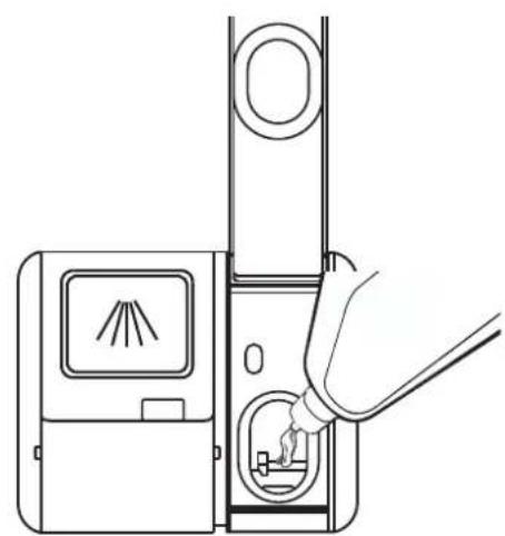 BRANDT BDB424LB - Filling the Rinse Aid Dispenser - 2